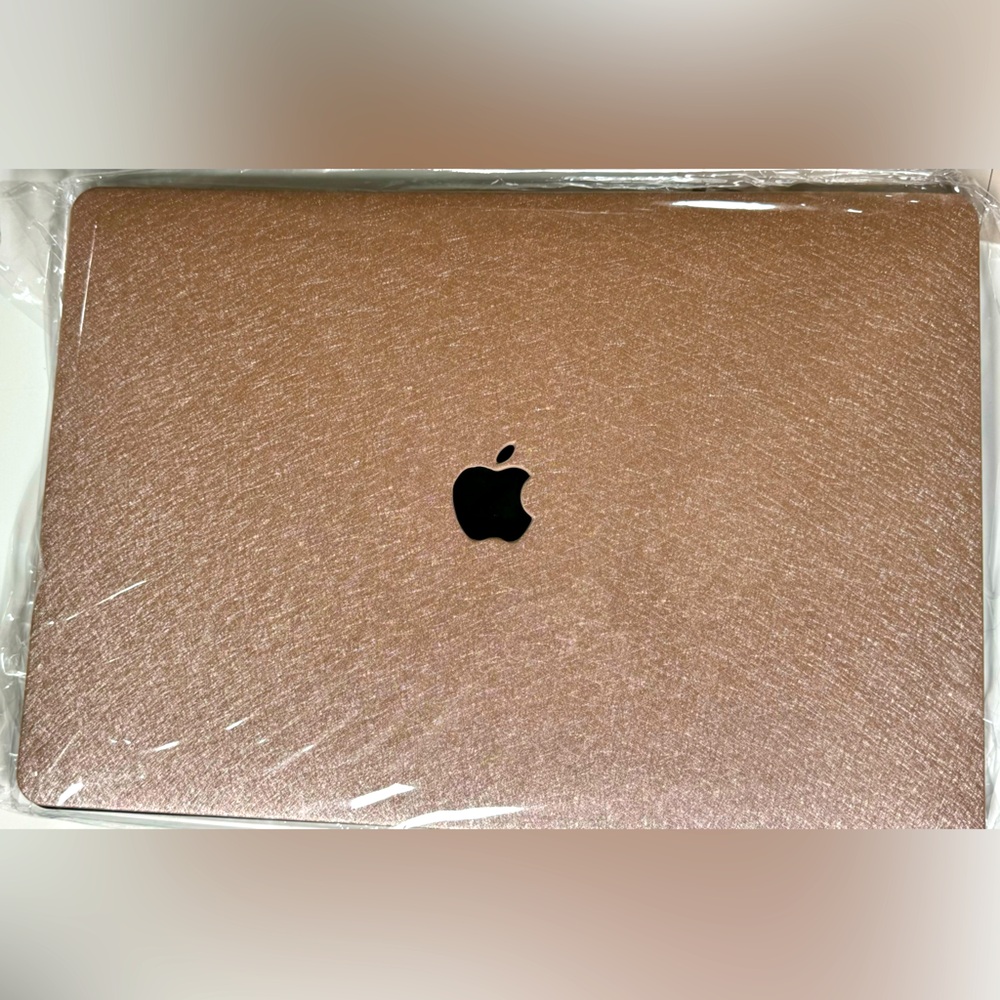 Light Gold Silk MacBook Case from ChicGeeks
